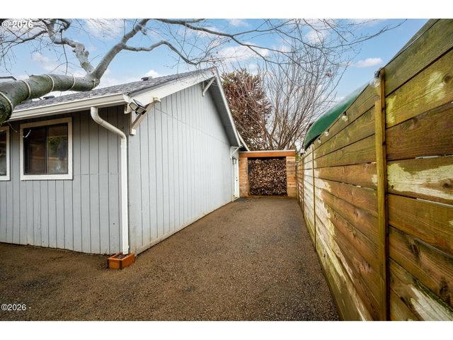 409 DEL MONTE Ave, Tillamook, OR 97141