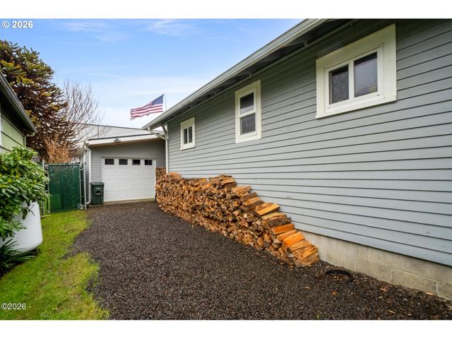 409 DEL MONTE Ave, Tillamook, OR 97141