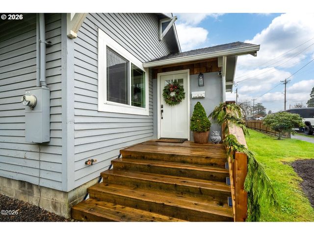 409 DEL MONTE Ave, Tillamook, OR 97141