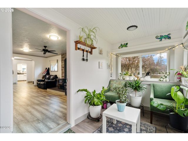 409 DEL MONTE Ave, Tillamook, OR 97141