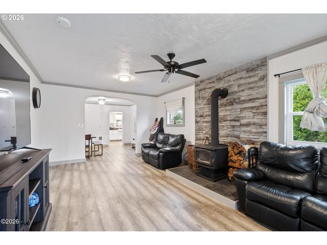 409 DEL MONTE Ave, Tillamook, OR 97141