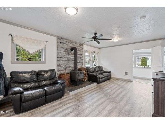 409 DEL MONTE Ave, Tillamook, OR 97141