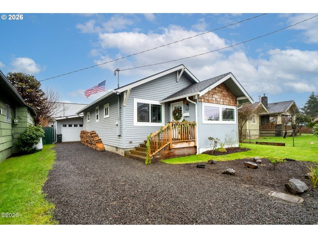 409 DEL MONTE Ave, Tillamook, OR 97141