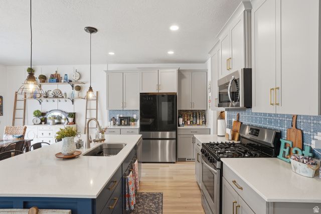 726 S SCHOOL HOUSE RD, Saratoga Springs, UT 84045