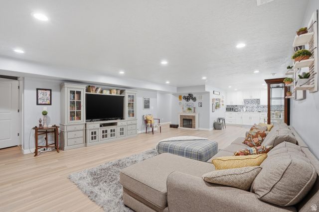 726 S SCHOOL HOUSE RD, Saratoga Springs, UT 84045