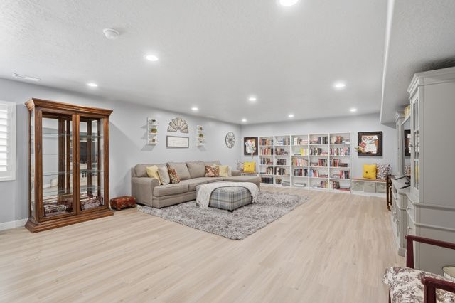 726 S SCHOOL HOUSE RD, Saratoga Springs, UT 84045
