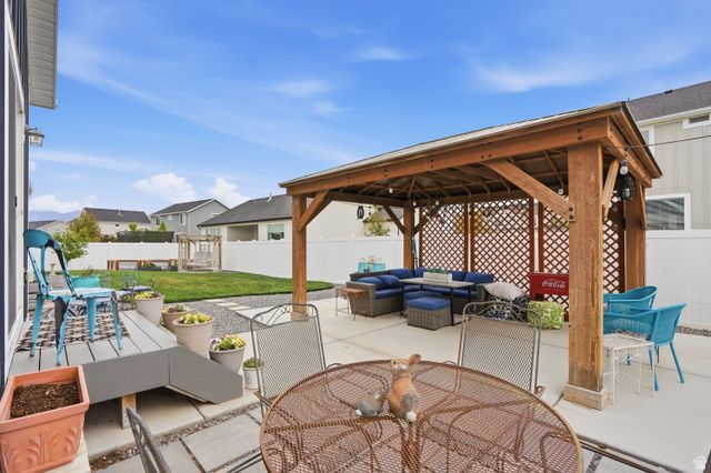 726 S SCHOOL HOUSE RD, Saratoga Springs, UT 84045
