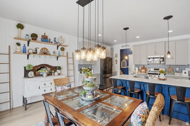 726 S SCHOOL HOUSE RD, Saratoga Springs, UT 84045