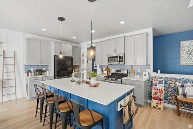 726 S SCHOOL HOUSE RD, Saratoga Springs, UT 84045