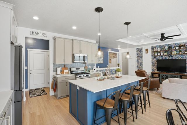 726 S SCHOOL HOUSE RD, Saratoga Springs, UT 84045