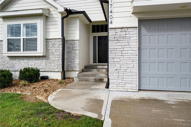 17404 Gillette Street, Overland Park, KS 66221