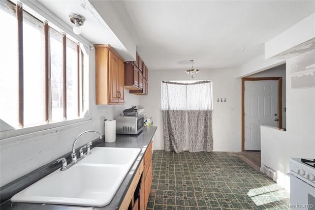 17178 Eureka Street, Detroit, MI 48212