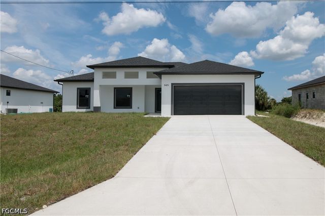 943 Commodore ST, Lehigh Acres, FL 33974