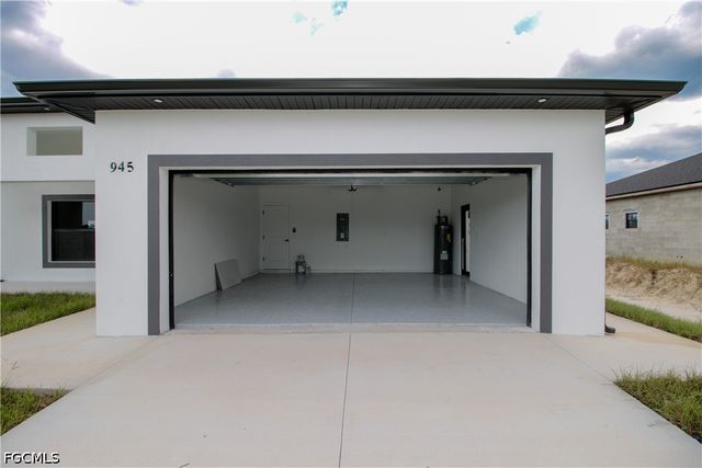 943 Commodore ST, Lehigh Acres, FL 33974