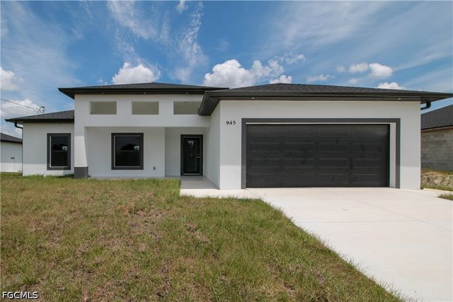 943 Commodore ST, Lehigh Acres, FL 33974