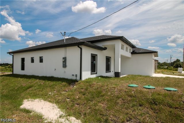 943 Commodore ST, Lehigh Acres, FL 33974