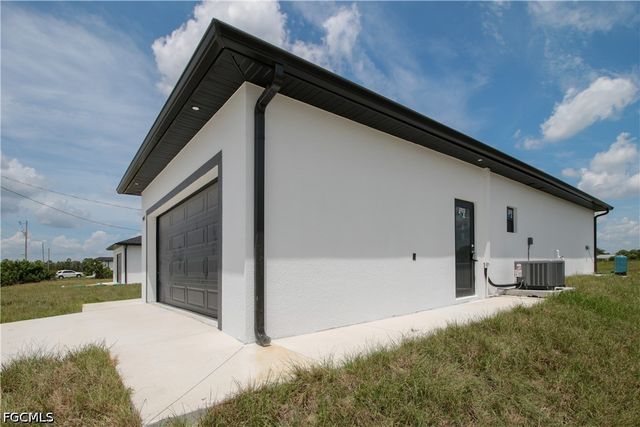 943 Commodore ST, Lehigh Acres, FL 33974
