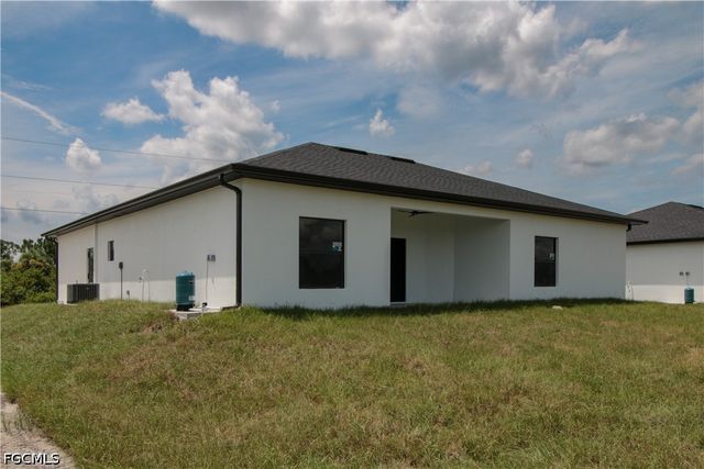 943 Commodore ST, Lehigh Acres, FL 33974