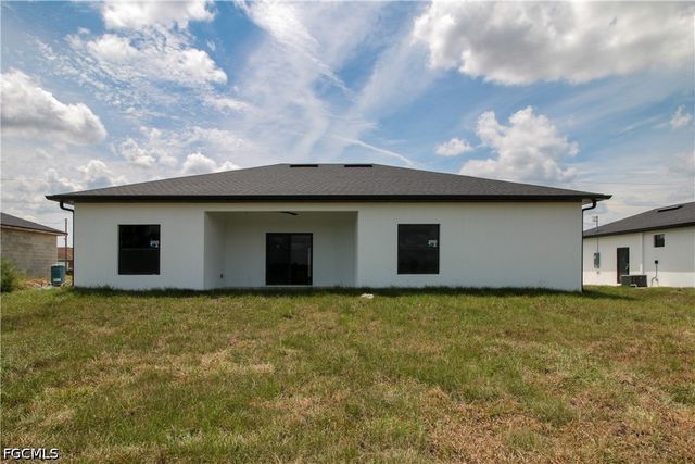 943 Commodore ST, Lehigh Acres, FL 33974