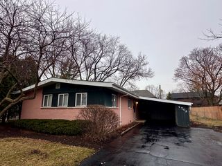 1702 W Oakton Street, Arlington Heights, IL 60004