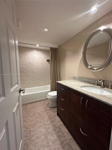 1526 Whitehall Dr 403, Davie, FL 33324