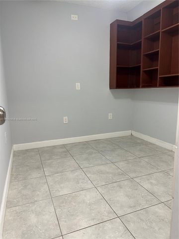 1526 Whitehall Dr 403, Davie, FL 33324