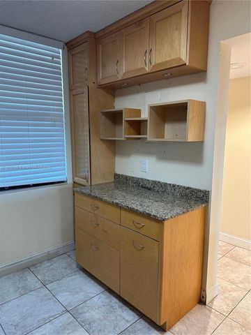 1526 Whitehall Dr 403, Davie, FL 33324