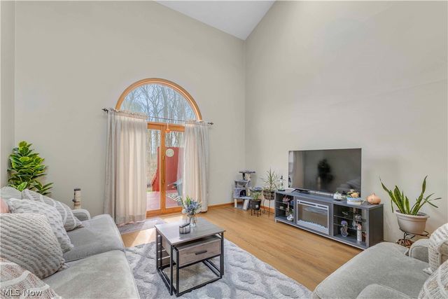 144 Royal Crest Drive M, Seville, OH 44273