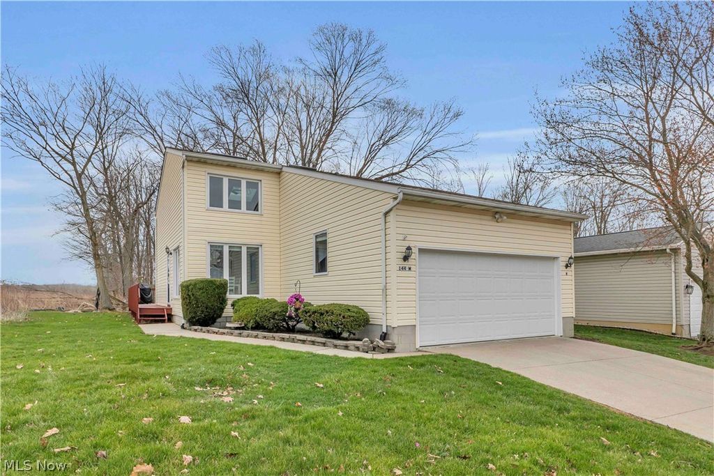 144 Royal Crest Drive M, Seville, OH 44273