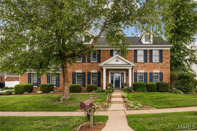 6736 Black Water Drive, St Louis, MO 63129