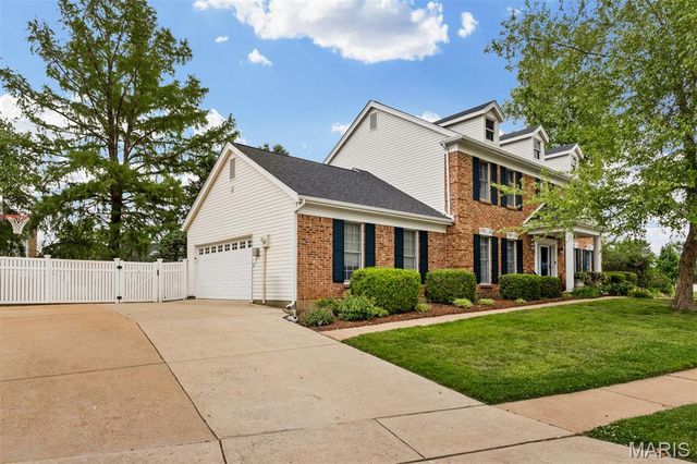6736 Black Water Drive, St Louis, MO 63129
