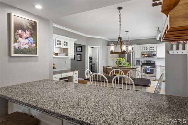 6736 Black Water Drive, St Louis, MO 63129