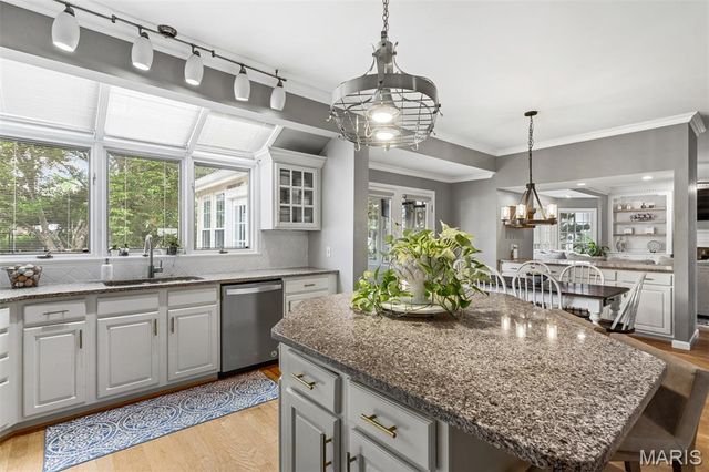 6736 Black Water Drive, St Louis, MO 63129