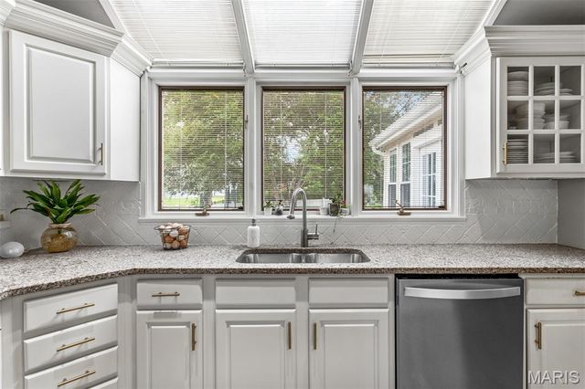 6736 Black Water Drive, St Louis, MO 63129