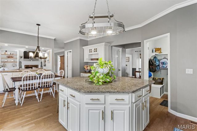 6736 Black Water Drive, St Louis, MO 63129