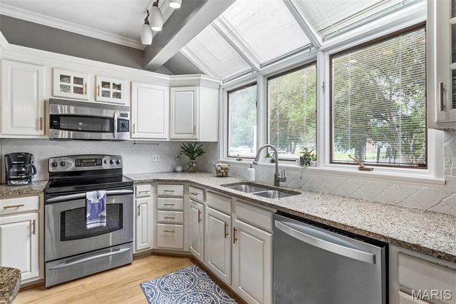 6736 Black Water Drive, St Louis, MO 63129
