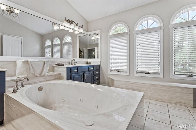 6736 Black Water Drive, St Louis, MO 63129