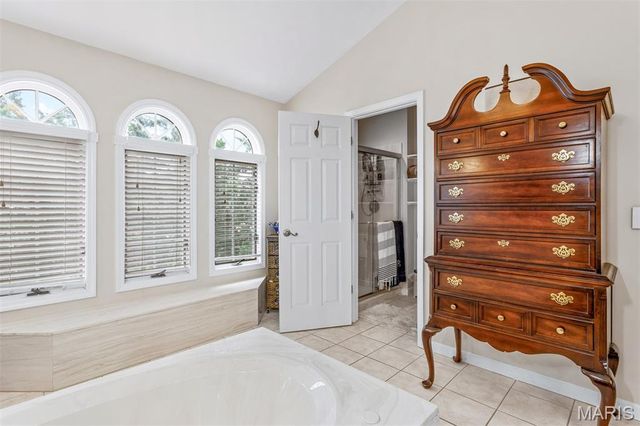 6736 Black Water Drive, St Louis, MO 63129