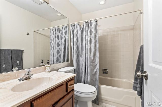6736 Black Water Drive, St Louis, MO 63129
