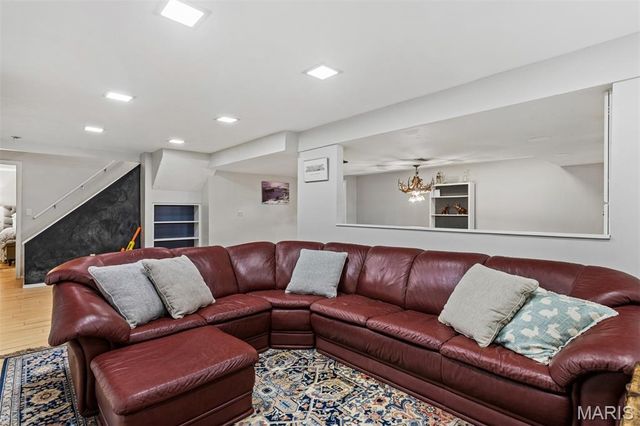 6736 Black Water Drive, St Louis, MO 63129