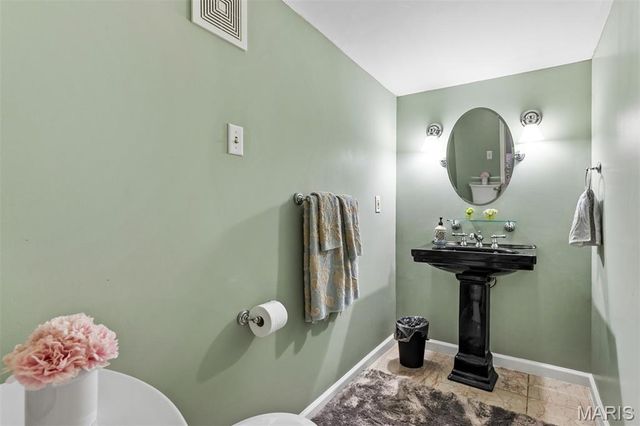6736 Black Water Drive, St Louis, MO 63129
