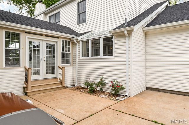 6736 Black Water Drive, St Louis, MO 63129