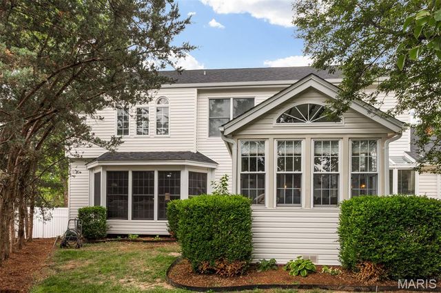 6736 Black Water Drive, St Louis, MO 63129