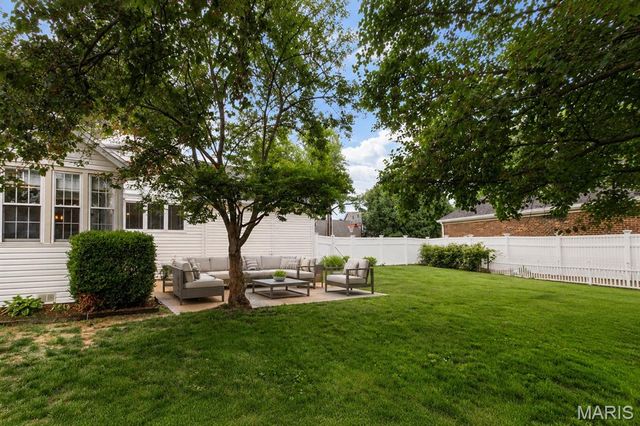 6736 Black Water Drive, St Louis, MO 63129