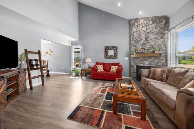 221 Arbor Point AVENUE, West Bend, WI 53095