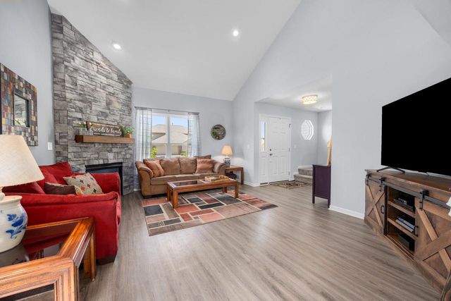 221 Arbor Point AVENUE, West Bend, WI 53095
