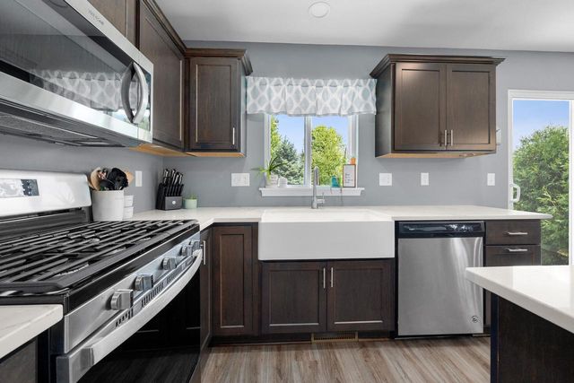 221 Arbor Point AVENUE, West Bend, WI 53095