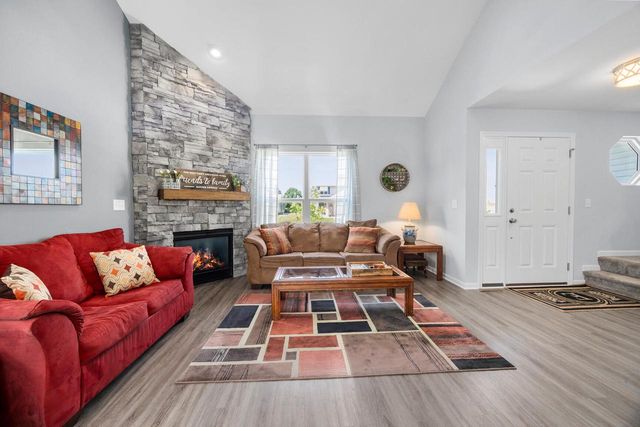 221 Arbor Point AVENUE, West Bend, WI 53095