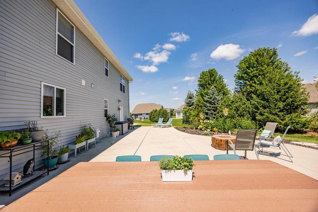 221 Arbor Point AVENUE, West Bend, WI 53095