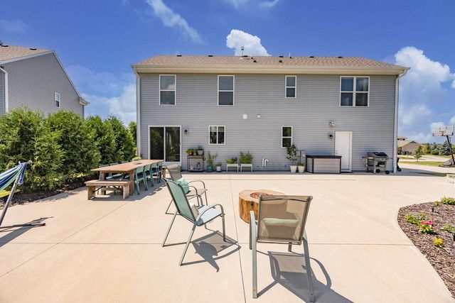 221 Arbor Point AVENUE, West Bend, WI 53095